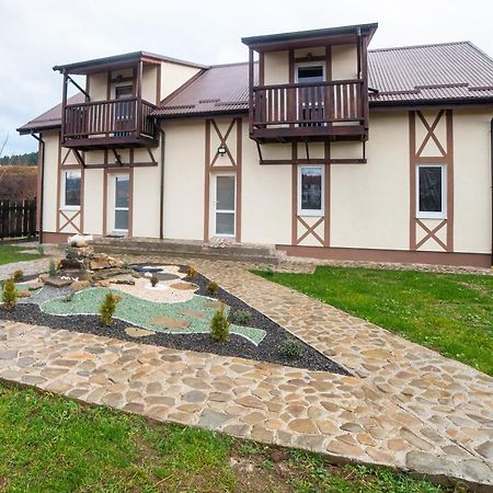 Котедж "Під Горбком" Korchin エクステリア 写真